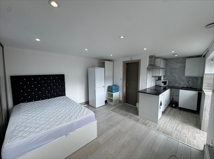 Studio Flat, Hamilton Road, UB3