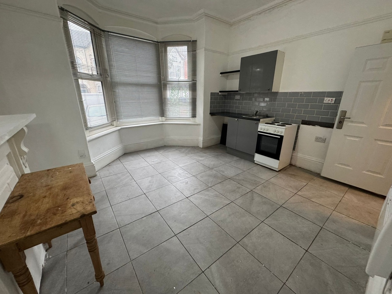 Doncaster - Studio Flat, Kings Road, DN1 - To Rent Now for £650.00 p/m