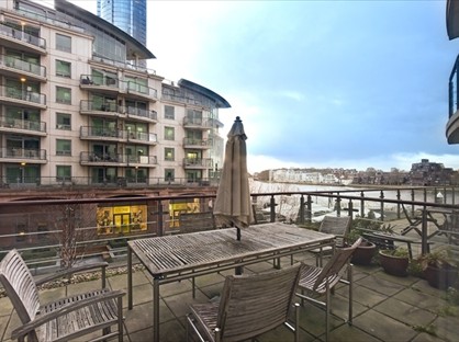 2 Bed Flat, Drake House, SW8