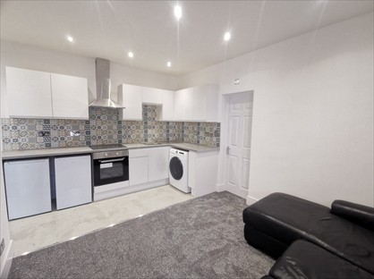 1 Bed Maisonette, School Road, RG31