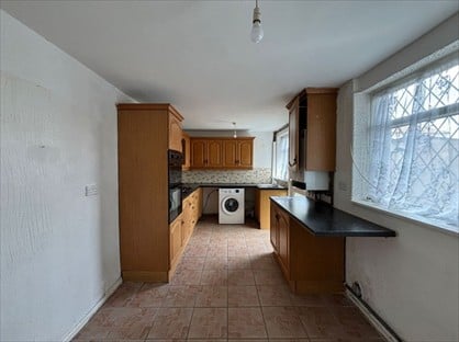 3 Bed Detached House, Chigwell View, RM5