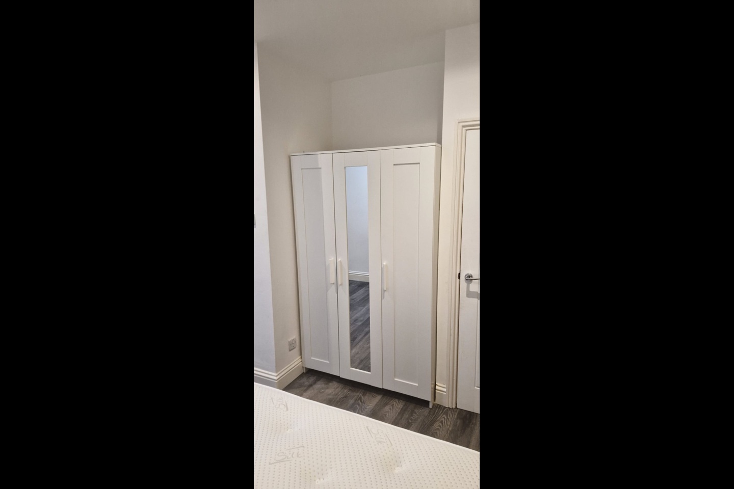 1 Bed Flat, City Road, CF24 photo 3