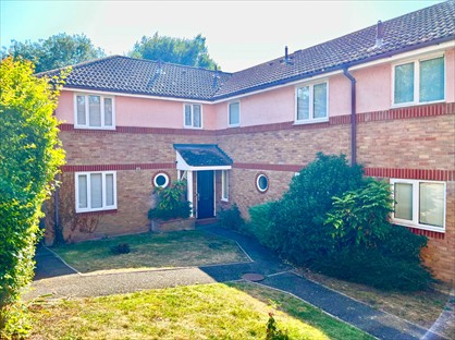 1 Bed Flat, Croxall Court, CM8