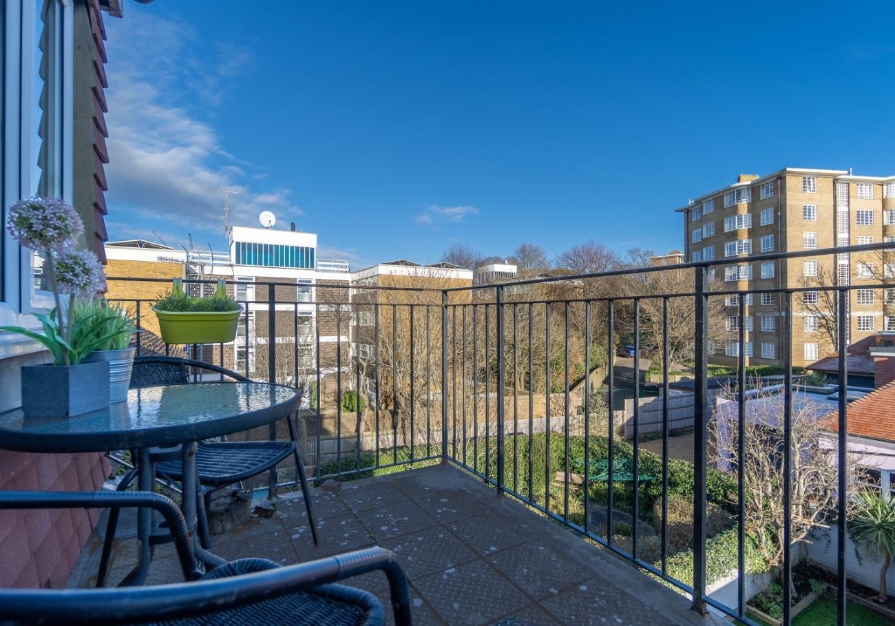 2 Bed Flat, Brunswick Fab Pad, BN3 photo 3