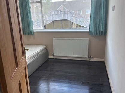 Room in a Shared Flat, Heneage Place, B7