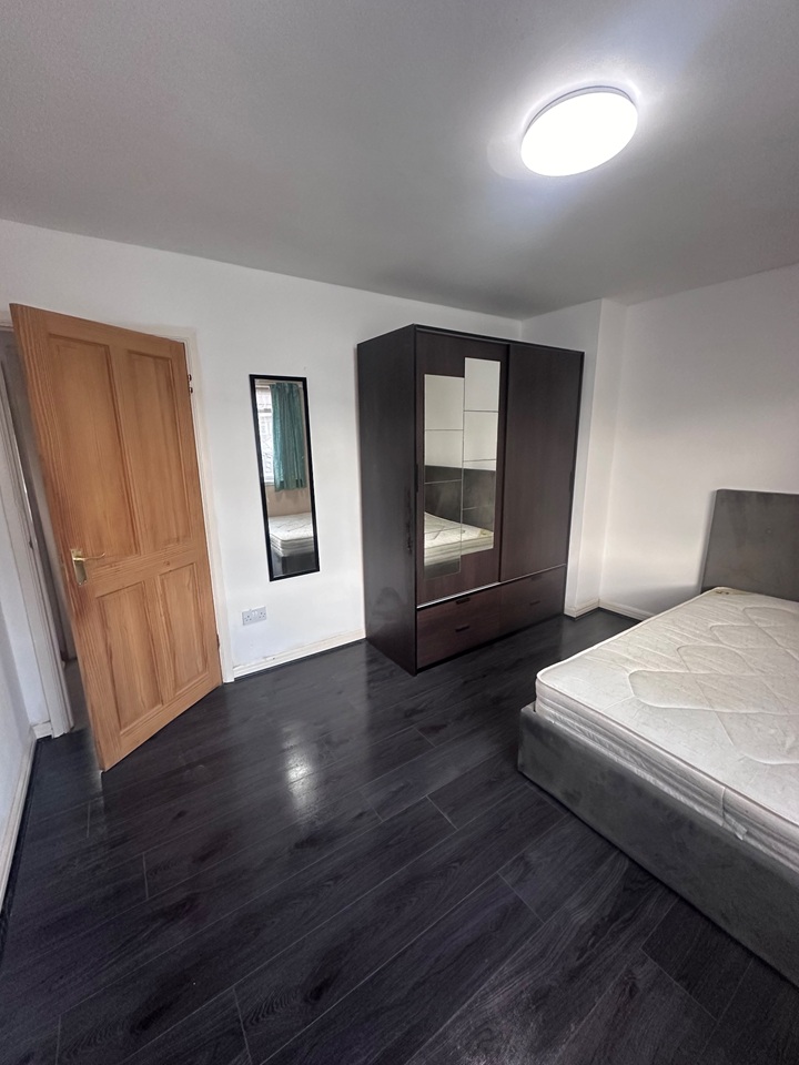 Room in a Shared Flat, Heneage Place, B7 photo 3