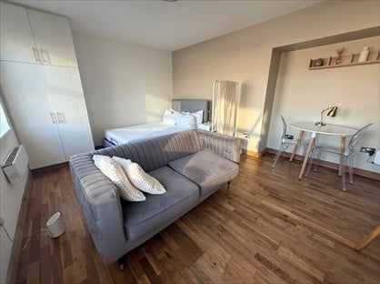 Studio Flat, Dean Street, W1D