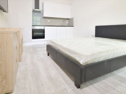 Studio Flat, Coundon Road, CV1