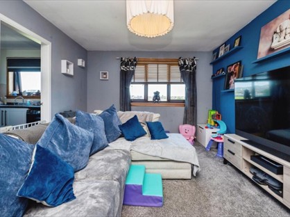 2 Bed Flat, Tulloch Court, KY4