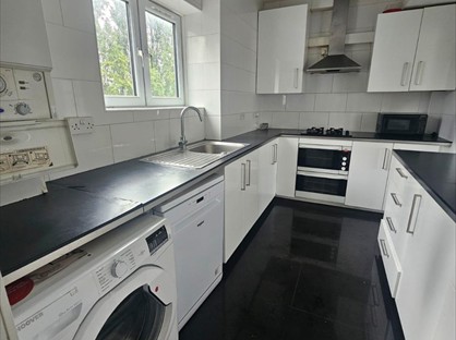 4 Bed Maisonette, Charlton Crescent, IG11