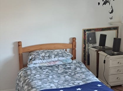 Room in a Shared House, Darlington Path, RM3