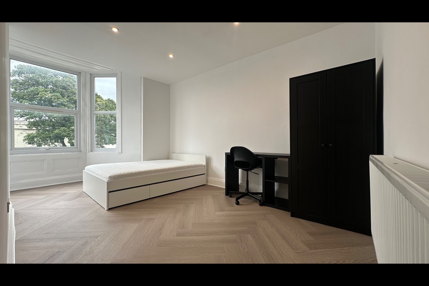 Room in a Shared House, Deane Road, L7