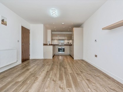 1 Bed Flat, Dovestone Close, RM20