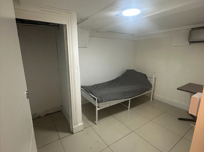 Room in a Shared Flat, Upper High Street, KT17