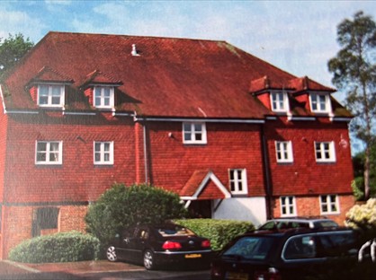 1 Bed Flat, Priory Court, RH2