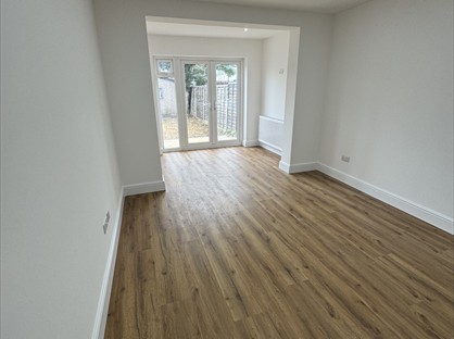 5 Bed Semi-Detached House, Carlton Crescent, SM3