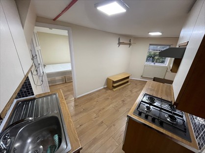 Studio Flat, Lee High Road, SE13