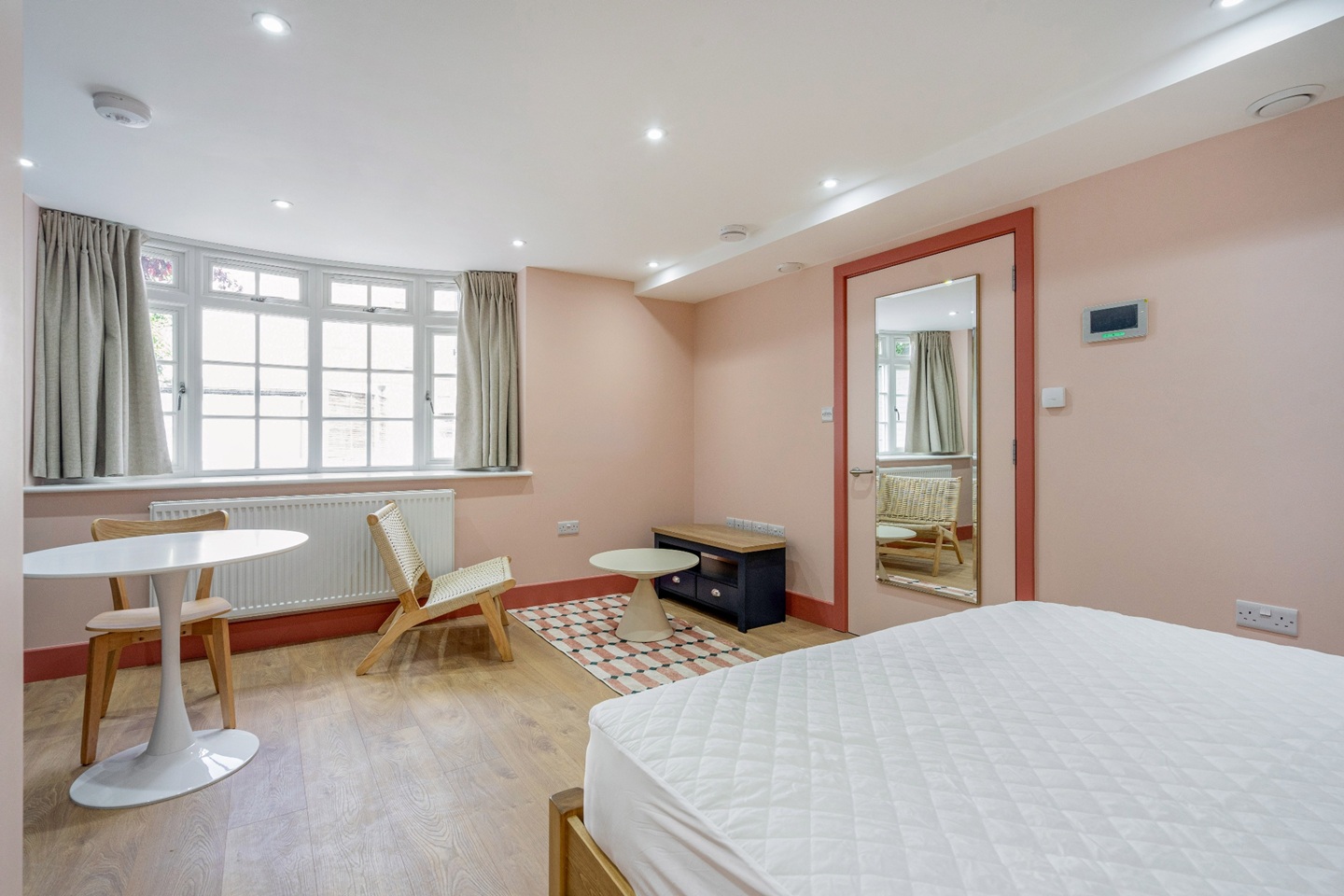 london-studio-flat-saville-road-w4-to-rent-now-for-1-600-00-p-m