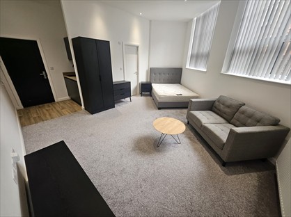 Room in a Shared House, Memorial Road, M28