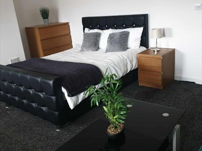 Studio Flat, Commercial House, BD8