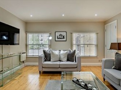 1 Bed Flat, Grosvenor Hill, W1K
