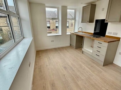 1 Bed Flat, Tudor House, HD6