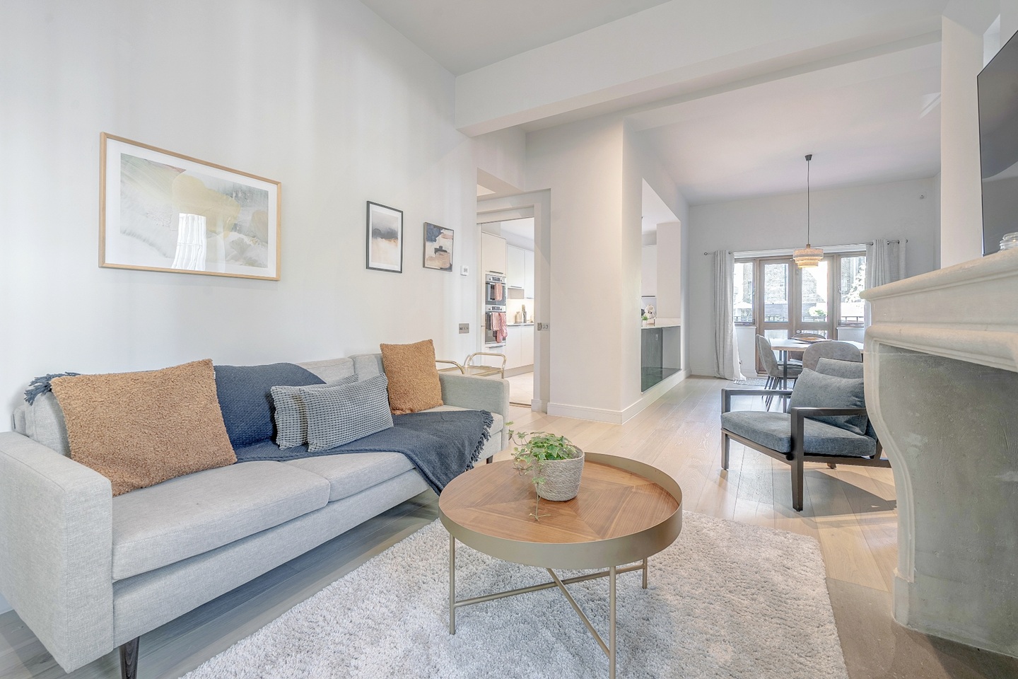 4 Bed Semi-Detached House, Warwick Gardens, W14