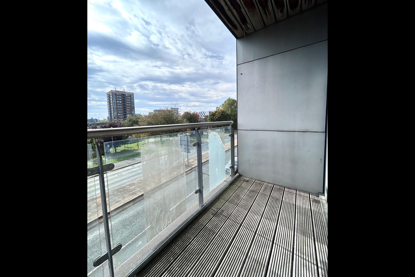 2 Bed Flat, The Reach, L3 photo 5