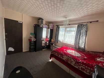 Room in a Shared House, Groveside Road, E4