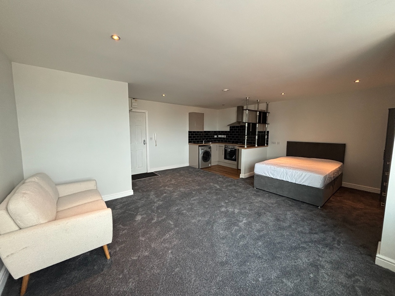 Doncaster - Studio Flat, Princegate House, DN1 - To Rent Now for £600. ...