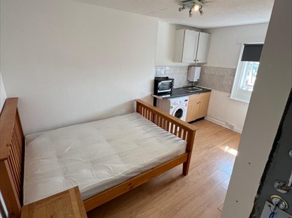 Studio Flat, London Road, CR0