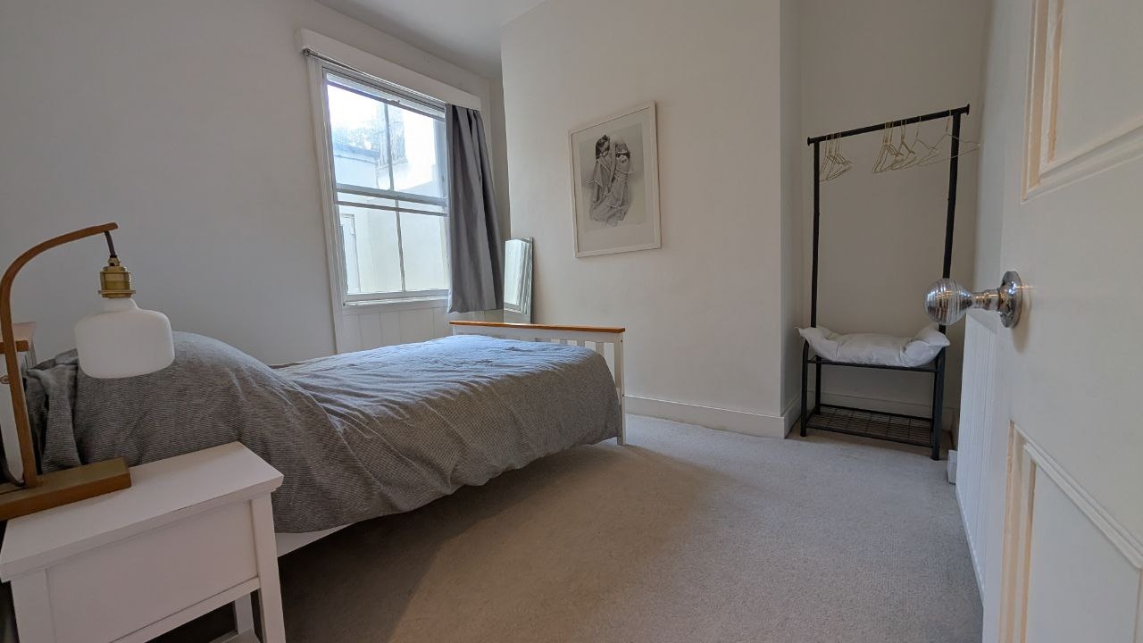 1 Bed Flat, Ditchling Rise, BN1 photo 2