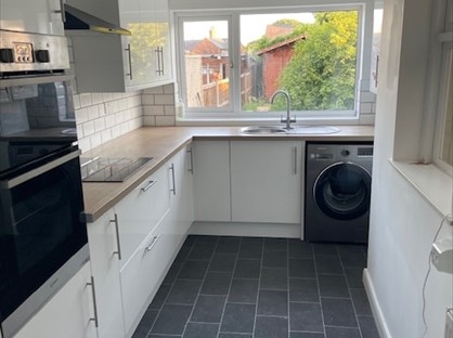 2 Bed Terraced House, Baker Street, MK45