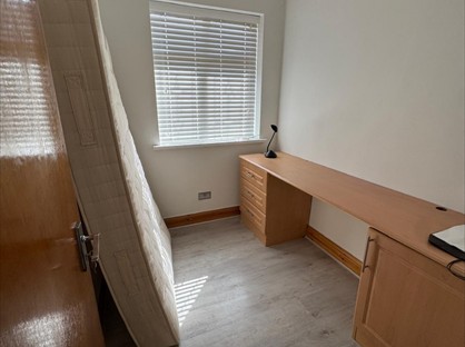 5 Bed Semi-Detached House, Oakwood Avenue, UB1