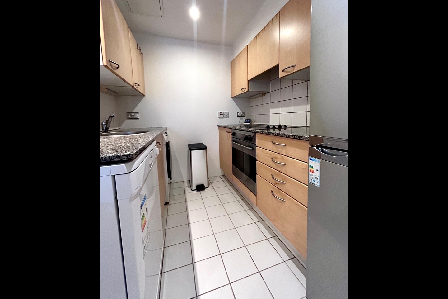 2 Bed Flat, Royal Quay, L3 photo 3