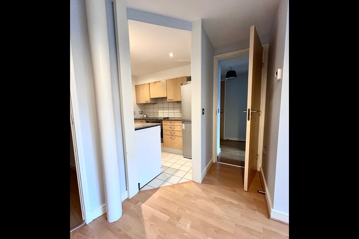 2 Bed Flat, Royal Quay, L3 photo 4
