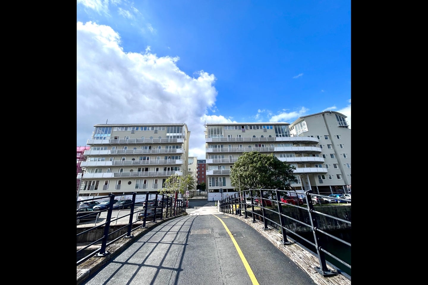 2 Bed Flat, Royal Quay, L3 photo 2