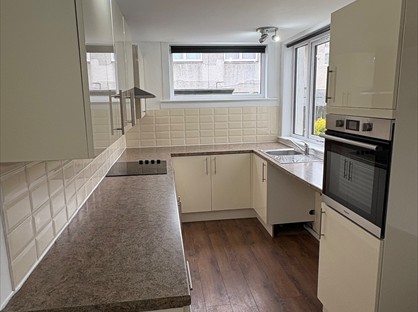 3 Bed Semi-Detached House, Dunbeath Drive, KY7