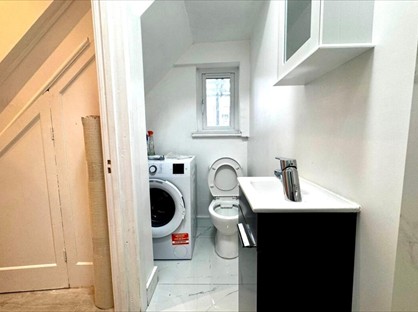 Studio Flat, Great North Way, NW4