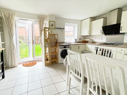 3 bed semi-detached house for rent in 3 Bed Semi-Detached House, Robin Close, CV4