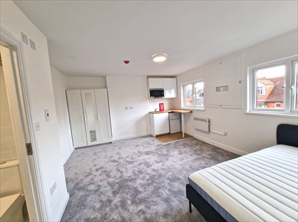 Bedsit, Station Road, B14