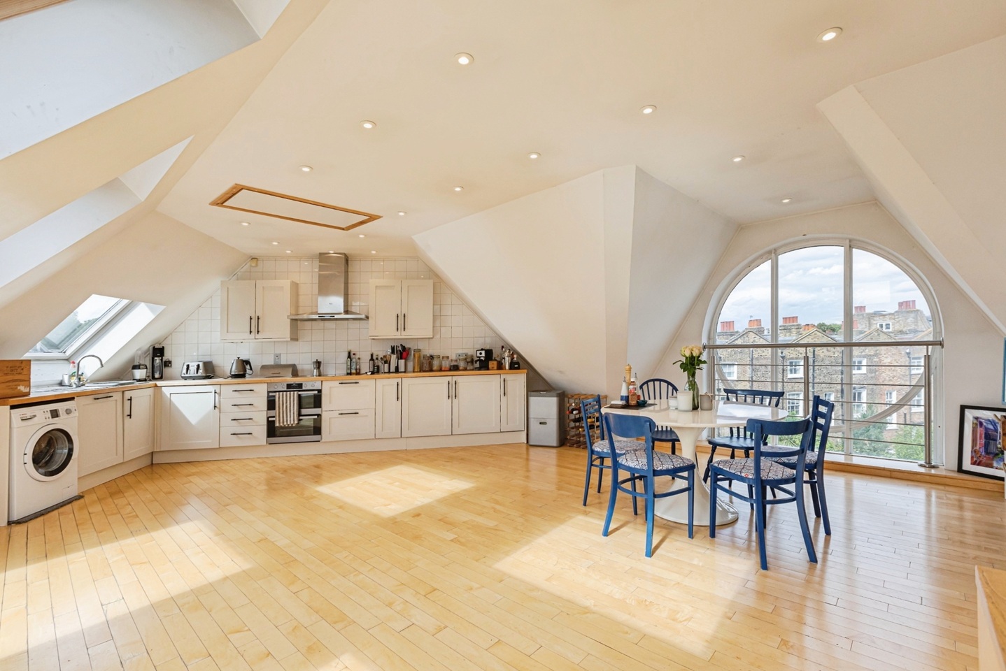 2 Bed Flat, Dalston Lane, E8