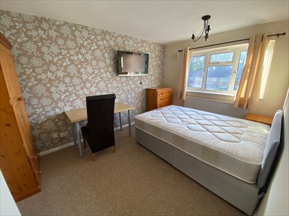 4 bed room for rent in Room in a Shared House, Northgate, RH10