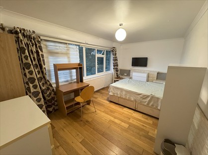 Room in a Shared House, Worcester Road, SM2