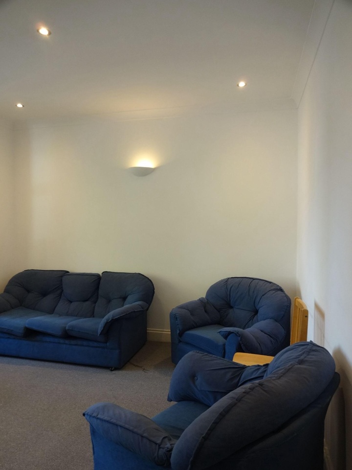 2 Bed Flat, Cavendish Road, SW12 photo 4