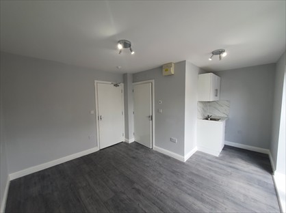 Studio Flat, Divine Way, UB3