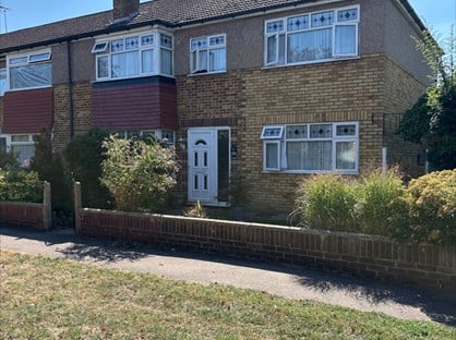 7 Bed End Terrace, Central Avenue, EN8