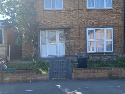 3 Bed Semi-Detached House, London, IG6