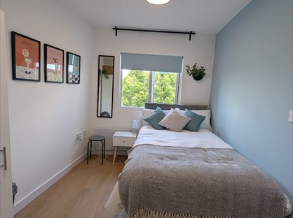 Studio Flat, Askew Road, W12