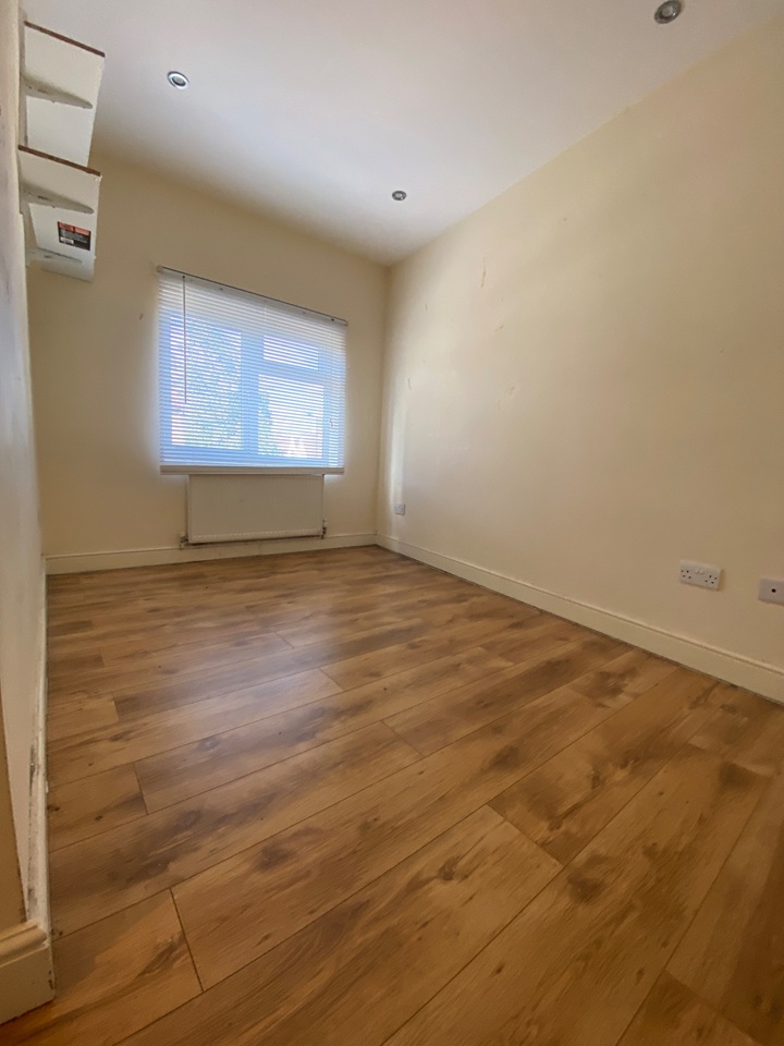 London - 2 Bed Flat, Sheldon Road, N18 - To Rent Now for £1,700.00 p/m